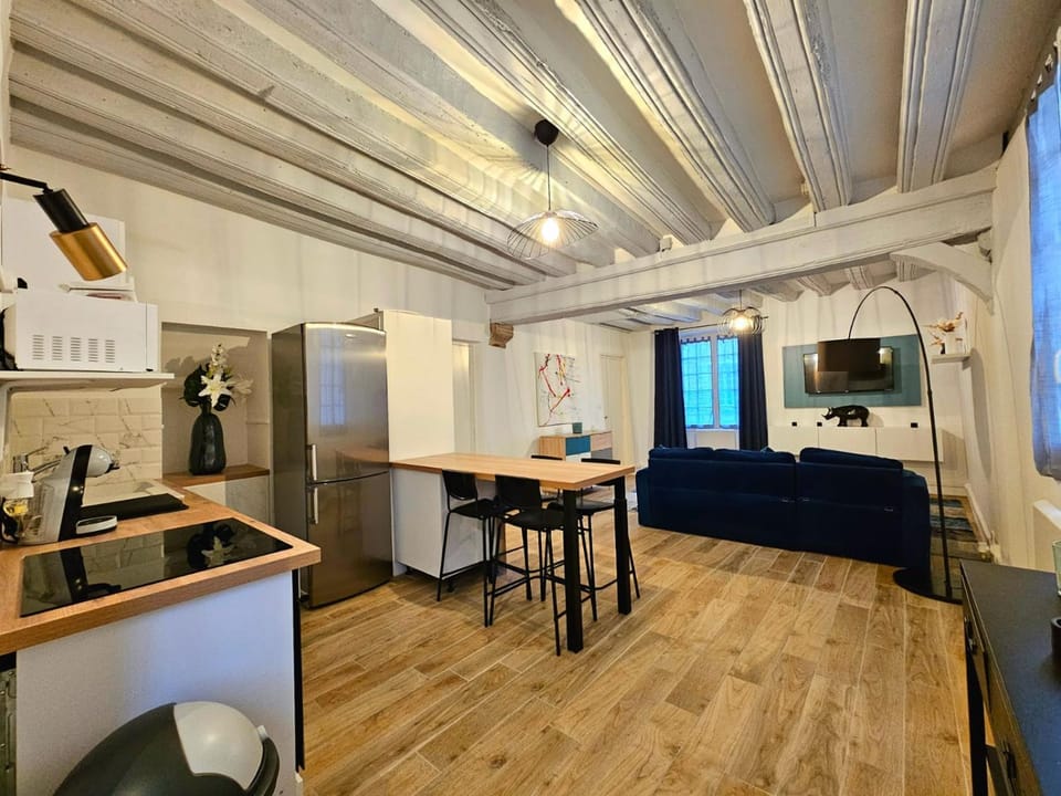 Kitchen or kitchenette, Living room