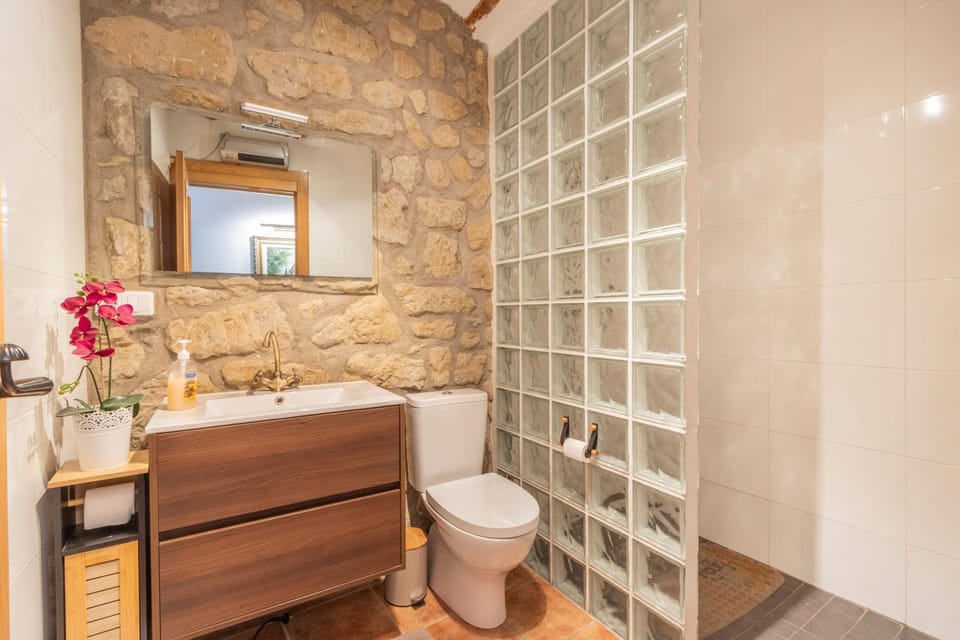 Bathroom, Living room