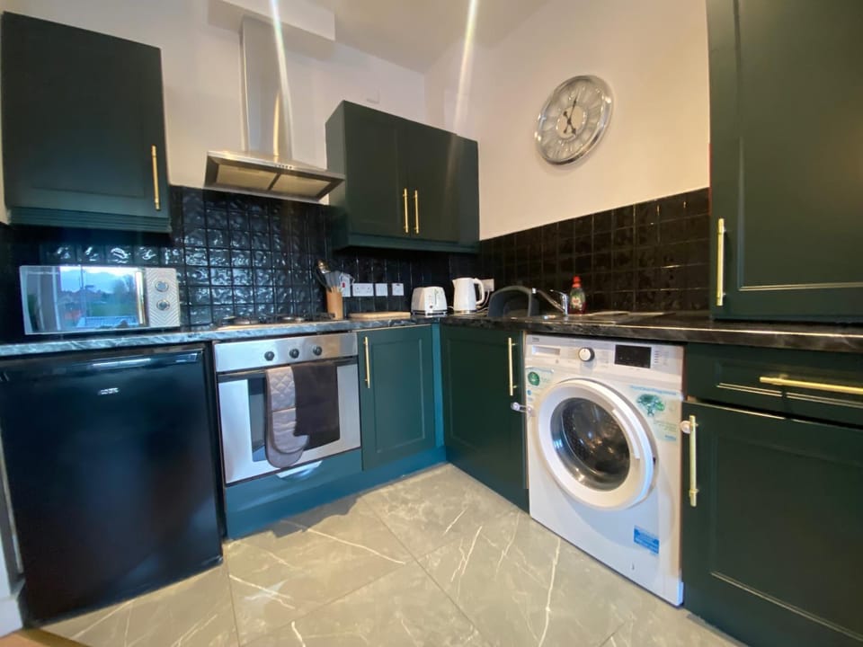 City Apartment - Sleeps 4 & Free Parking Apartment in Belfast