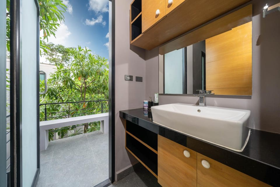 Bathroom, Balcony/Terrace