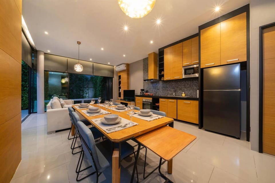 Kitchen or kitchenette, Dining area, pet friendly, stove