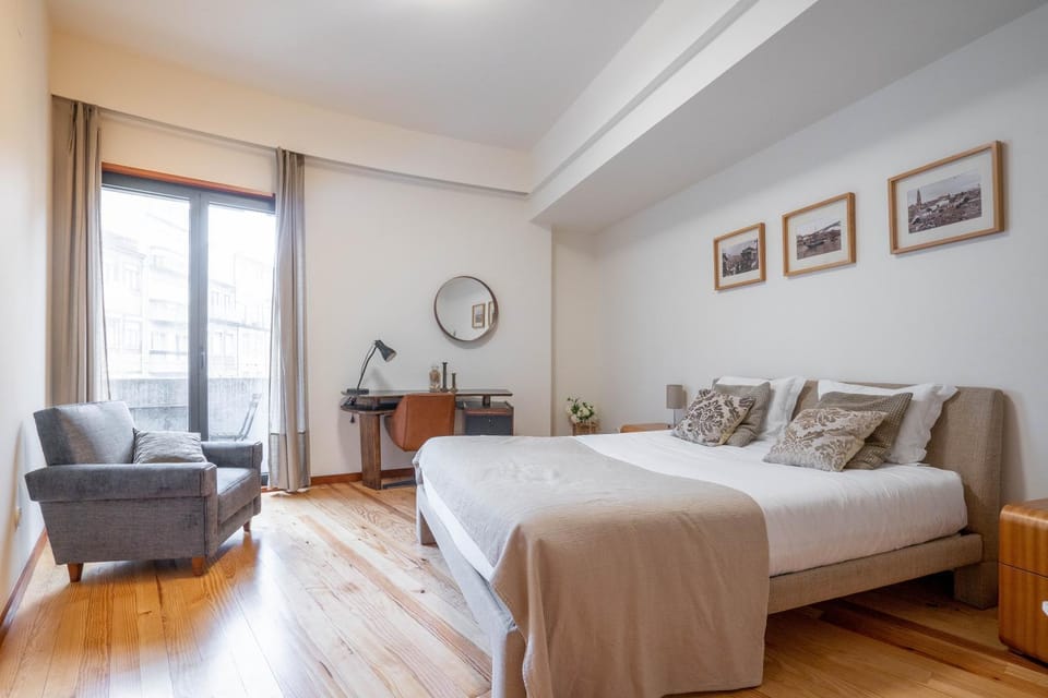 Sublime Downtown Retreat by ELSA, 180m2 Apartment in Porto