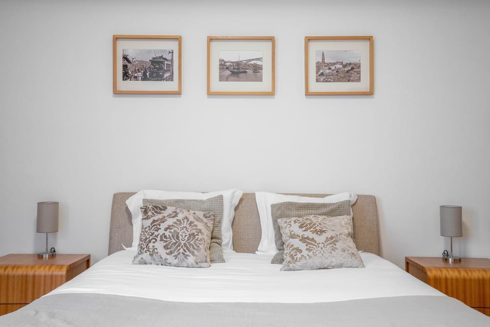 Sublime Downtown Retreat by ELSA, 180m2 Apartment in Porto