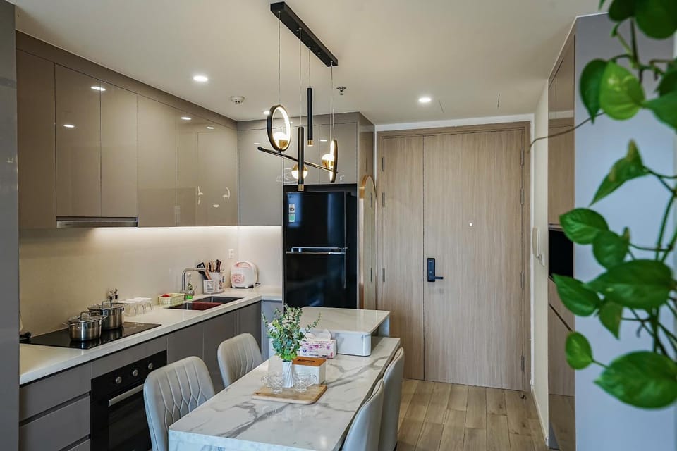Kitchen or kitchenette, Dining area, stove