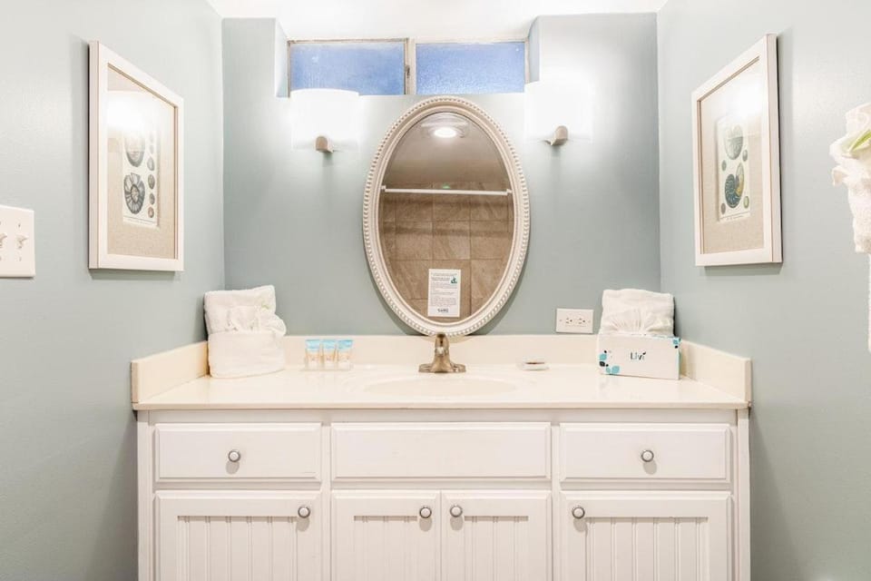 Stunning Pool View Room 1st Floor Apartment in South Carolina