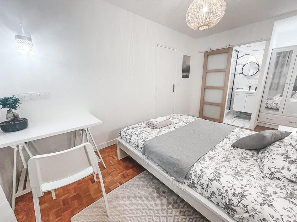 Bed, Bedroom