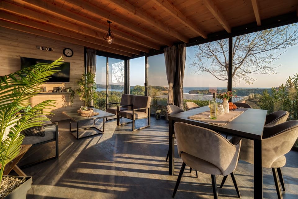 TV and multimedia, Balcony/Terrace, Seating area, Dining area, Sea view, air conditioner