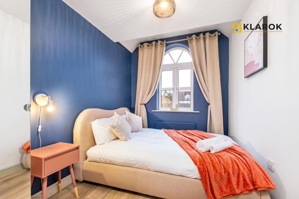 Bed, Photo of the whole room, Bedroom