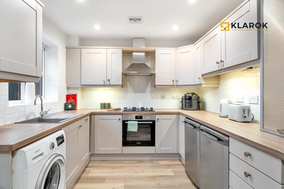 Coffee/tea facilities, Kitchen or kitchenette, dishwasher, pet friendly, stove, toaster, washing machine