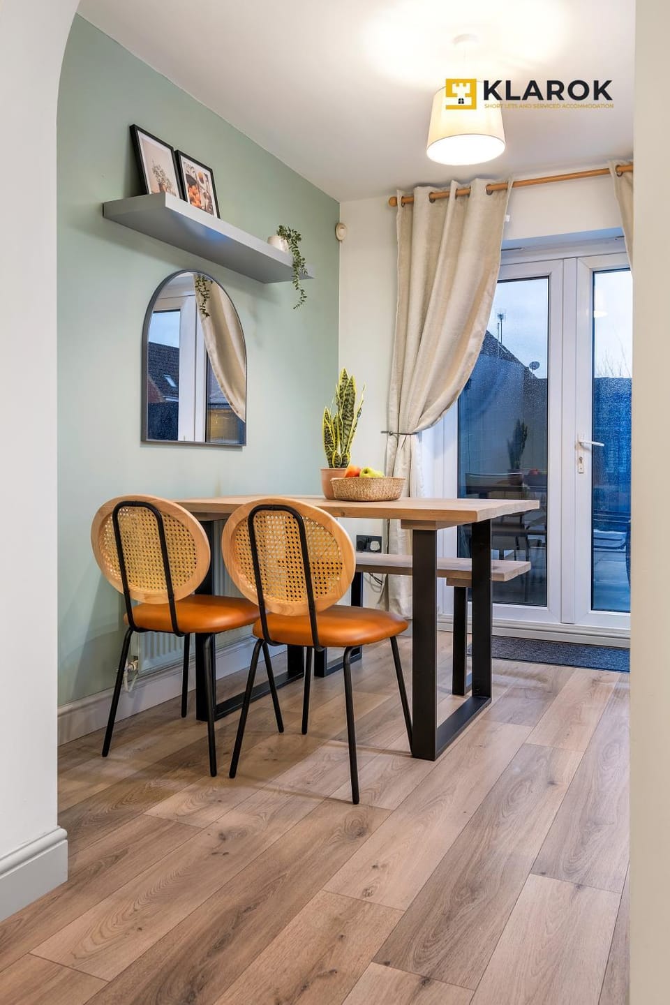 Seating area, Dining area