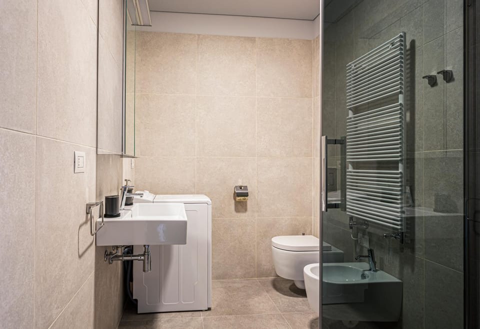 Shower, Toilet, Bathroom, bidet, towels