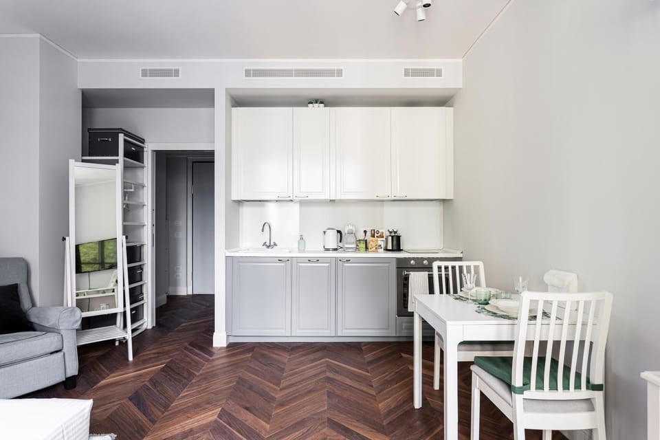 Kitchen or kitchenette, Dining area, oven