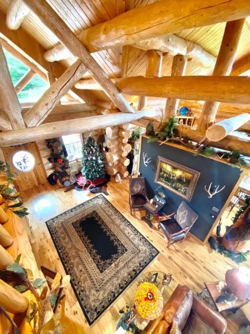 LUXURIOUS TN Mtn Lodge- Sleeps 22+, Hiking & Lake House in Watauga Lake