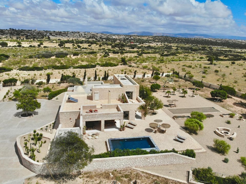 Property building, Bird's eye view, Garden, Swimming pool