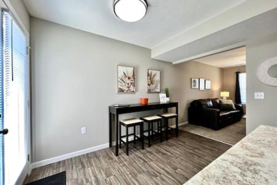 Photo of the whole room, hair dresser