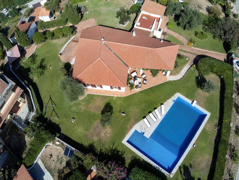 Property building, Bird's eye view, Garden, Pool view, Swimming pool, Swimming pool