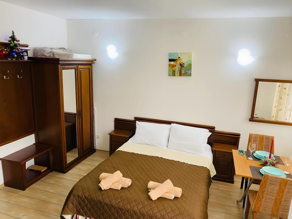 Bed, Bedroom, towels, wardrobe