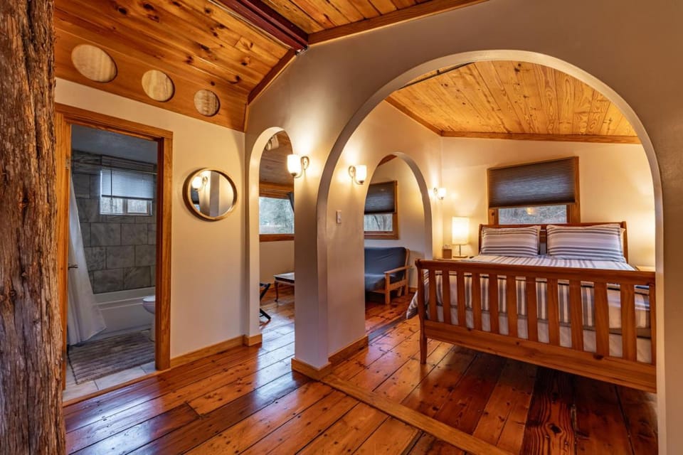 Farmview Cottage at White Lotus Eco Spa Retreat House in Shenandoah Valley