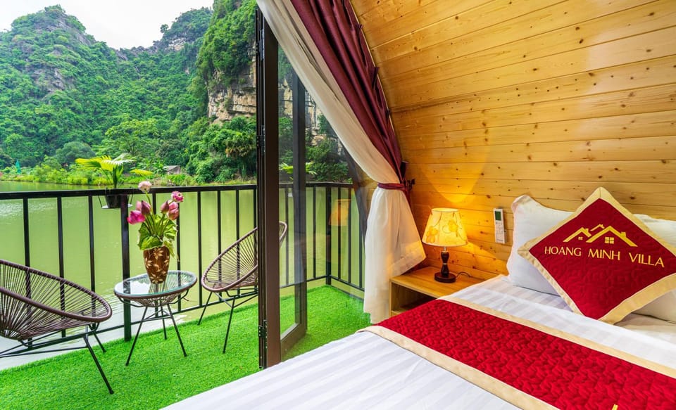 Bed, View (from property/room), Balcony/Terrace, Mountain view
