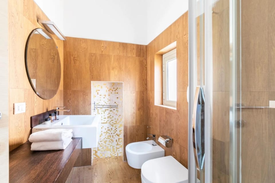 Toilet, Bathroom, towels