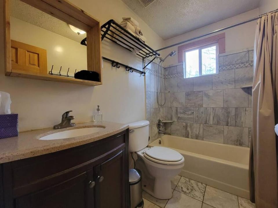 Pond View ( Second bedroom at extra cost) House in Shenandoah Valley