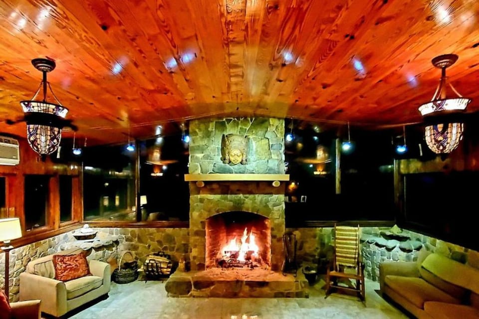 Crows Nest Farm Stay in Shenandoah Valley