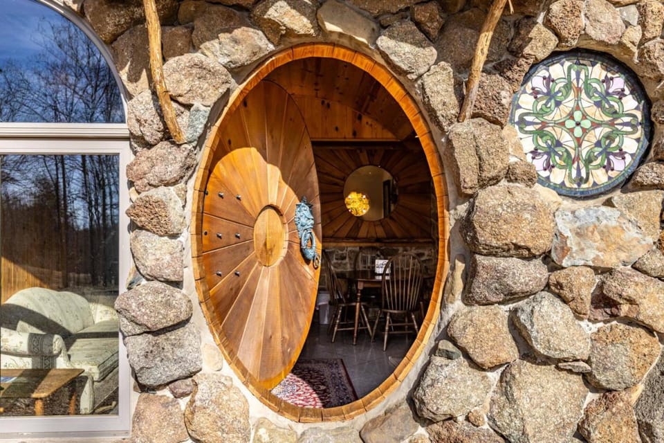 Shire Suite at White Lotus Eco Spa retreat Farm Stay in Shenandoah Valley