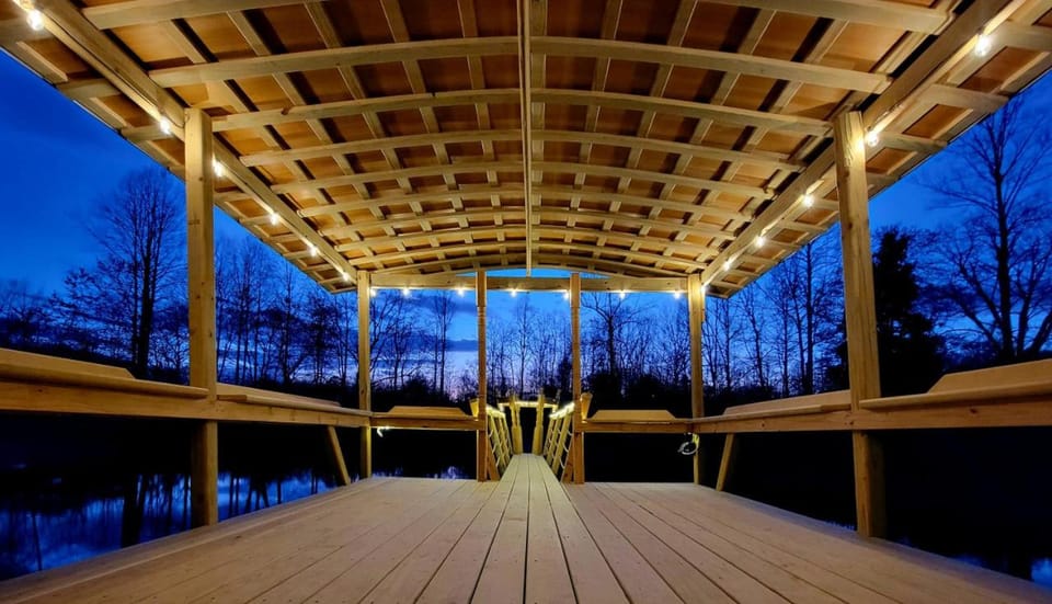 Shire Suite at White Lotus Eco Spa retreat Farm Stay in Shenandoah Valley