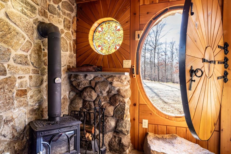 Shire Suite at White Lotus Eco Spa retreat Farm Stay in Shenandoah Valley