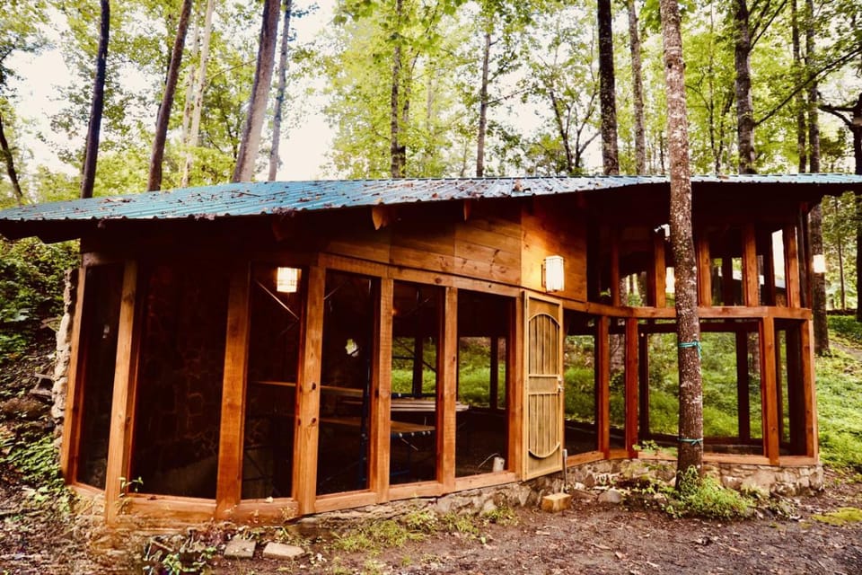 Glade Cottage at White Lotus Eco Spa Retreat Country House in Shenandoah Valley