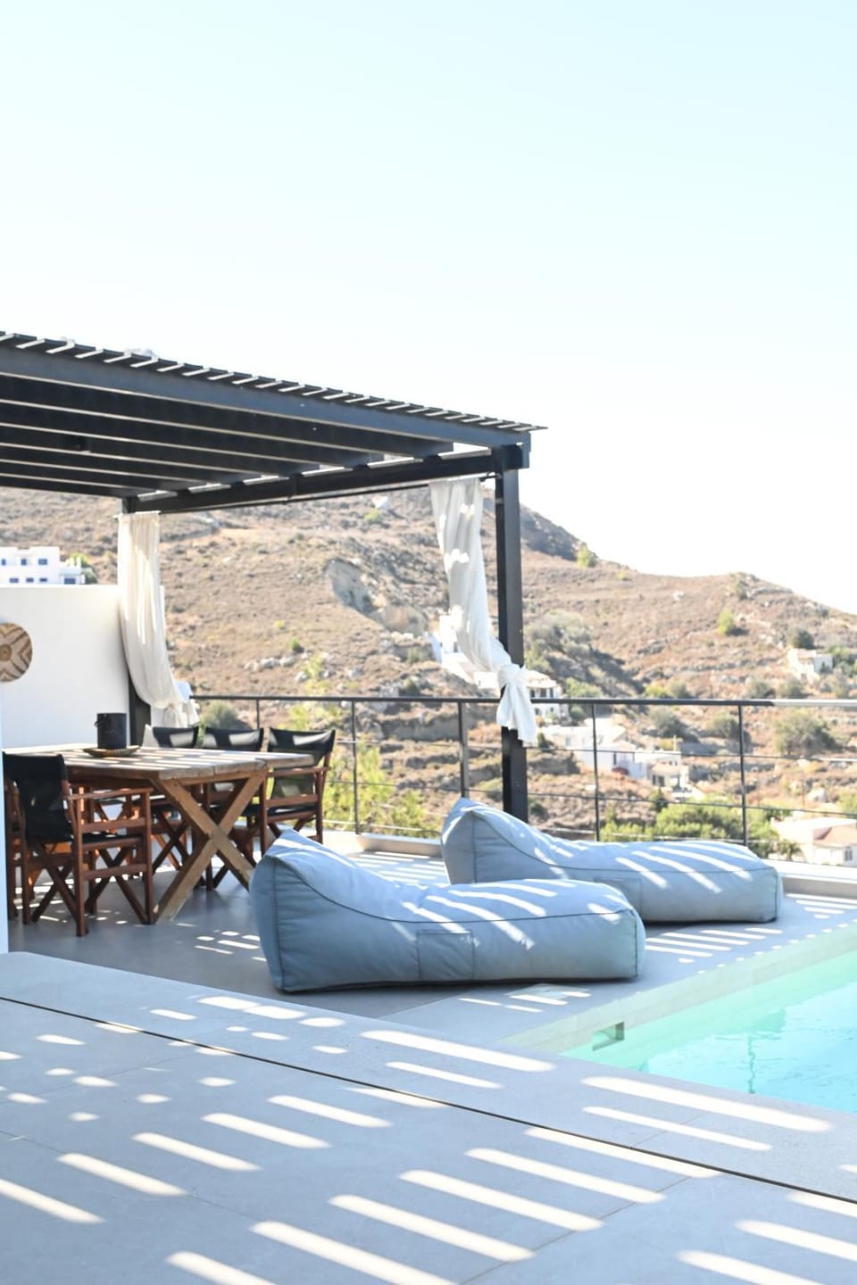 Swimming pool, sunbed