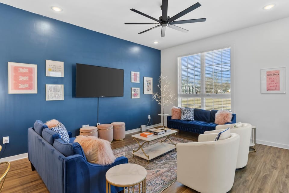 TV and multimedia, Living room, Seating area