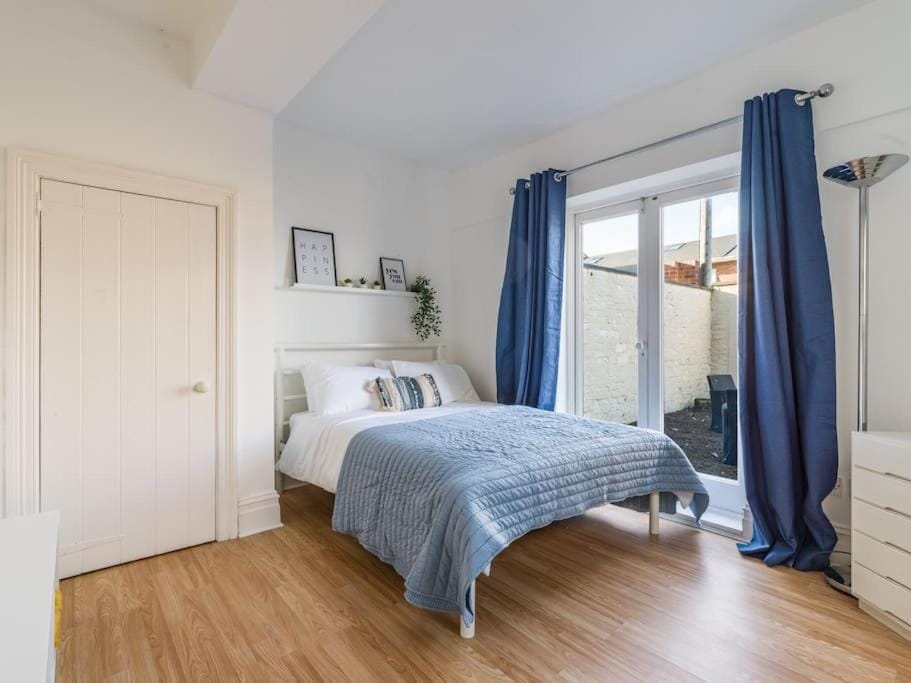 Longsands Beach Apartment 1 Tynemouth Free Onsite Parking Apartment in North Tyneside District