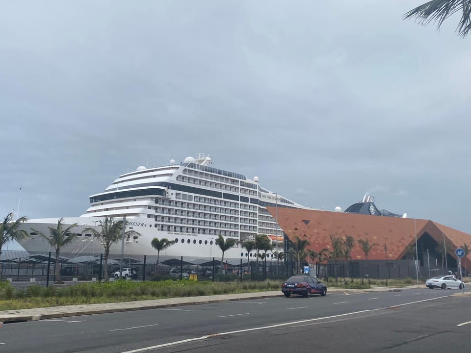 The Waves 905 Quayside Point Apartment in Durban