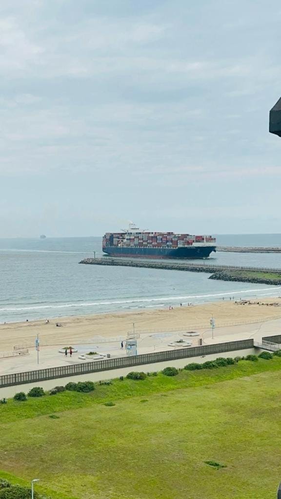 The Waves 905 Quayside Point Apartment in Durban
