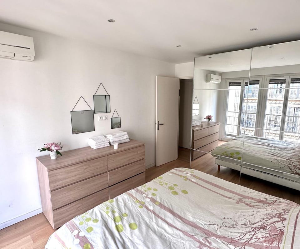 GRAND T2 MODERNE CARRÉ Or PROCHE VELODROME ET MER Apartment in Marseille