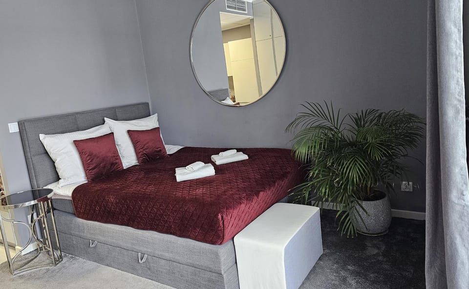 Property building, Bed, View (from property/room), Living room, Photo of the whole room, Bedroom, towels