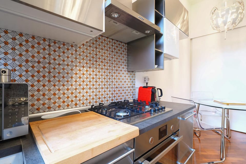 Coffee/tea facilities, Kitchen or kitchenette, Dining area, dishwasher, stove, toaster