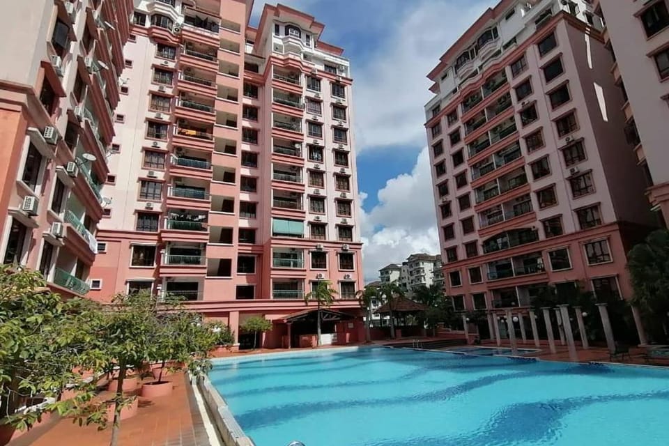 Pool view, Swimming pool, sunbed