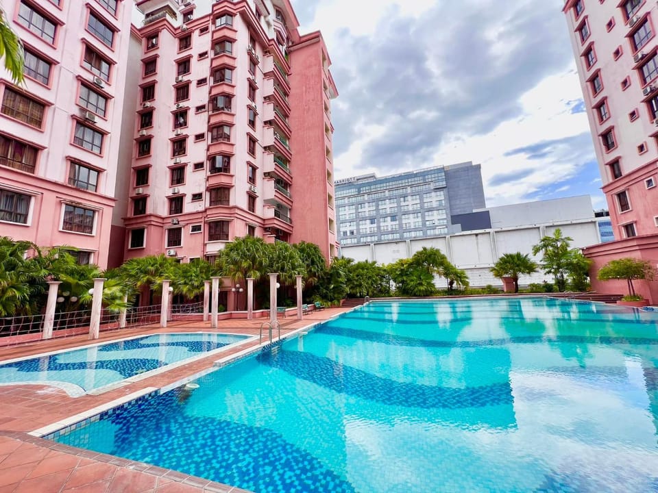 Property building, Day, Pool view, Swimming pool, sunbed