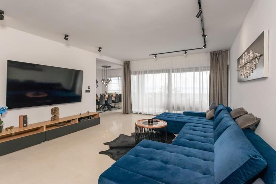 Communal lounge/ TV room, TV and multimedia, Living room, Seating area