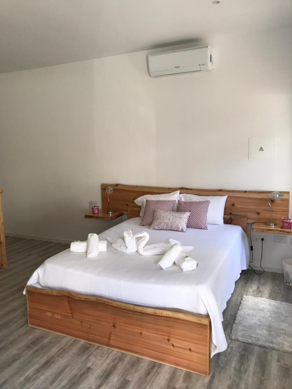 Bed, towels, air conditioner