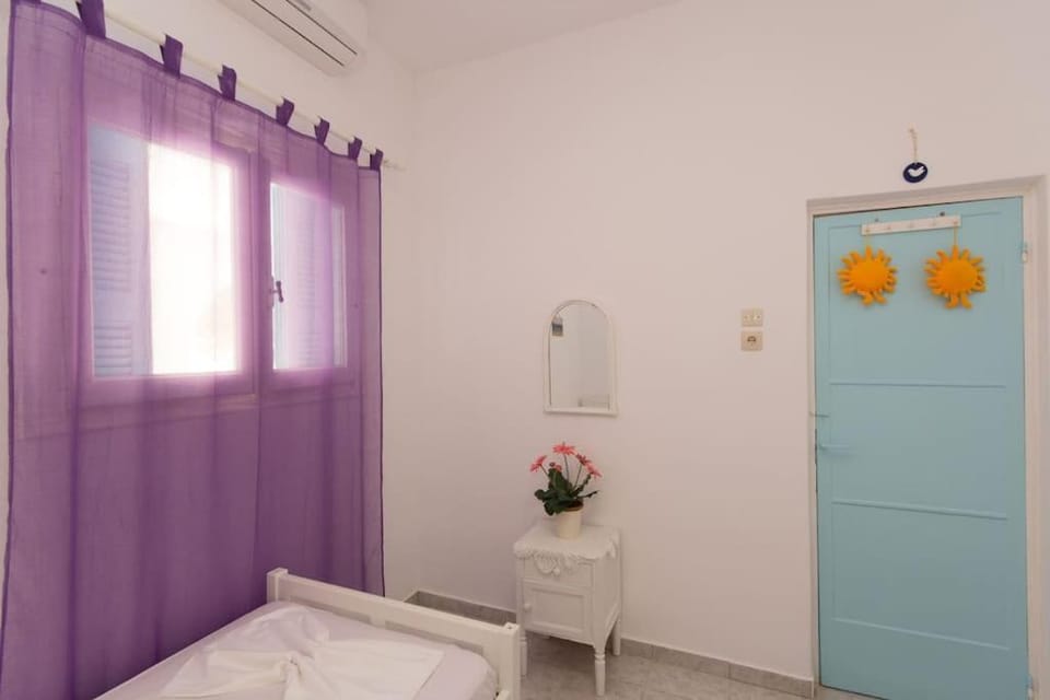 Wave Lullaby, Peaceful Beachfront Retreat in Paros House in Paros, Greece