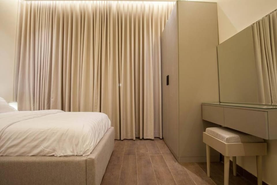 Bed, Photo of the whole room, hair dresser, wardrobe