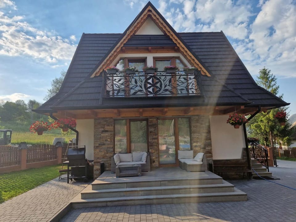 Property building, Day, Garden, Garden view