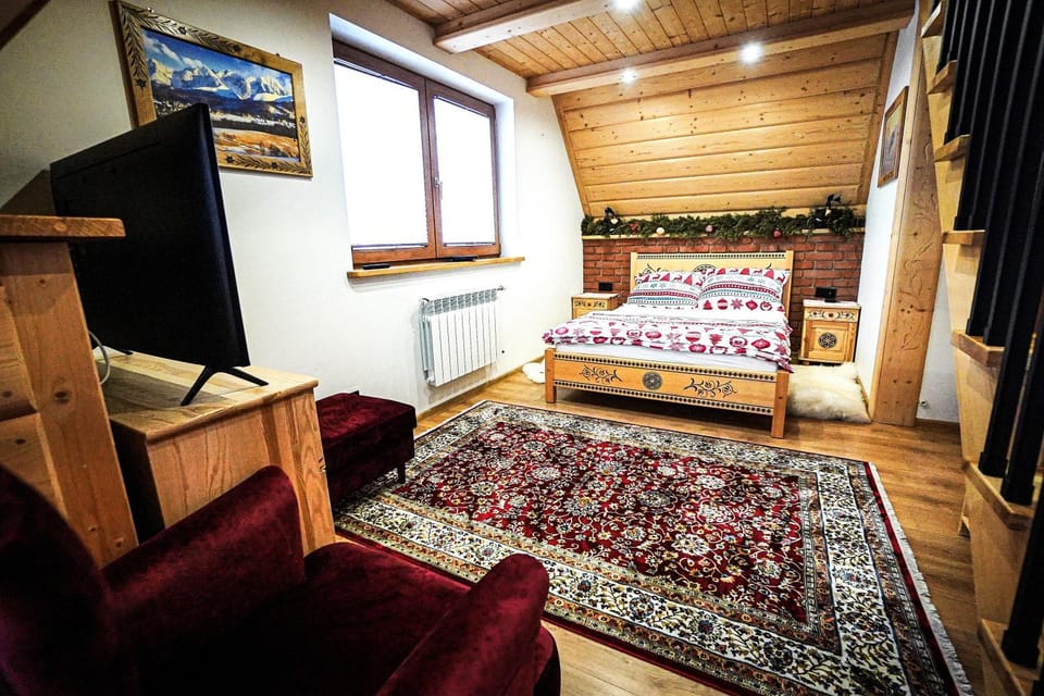 Bed, TV and multimedia, Photo of the whole room, Seating area, Bedroom