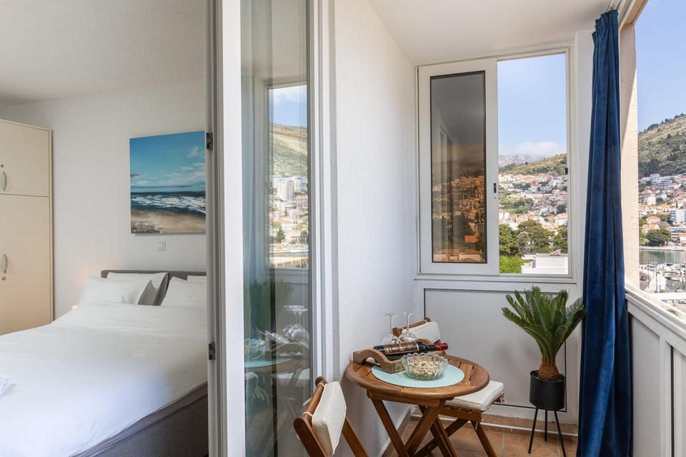 Bed, View (from property/room), Balcony/Terrace, Bedroom, Mountain view