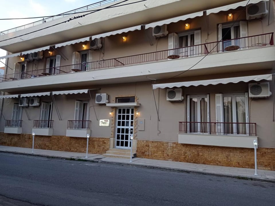 Property building, Balcony/Terrace, Street view