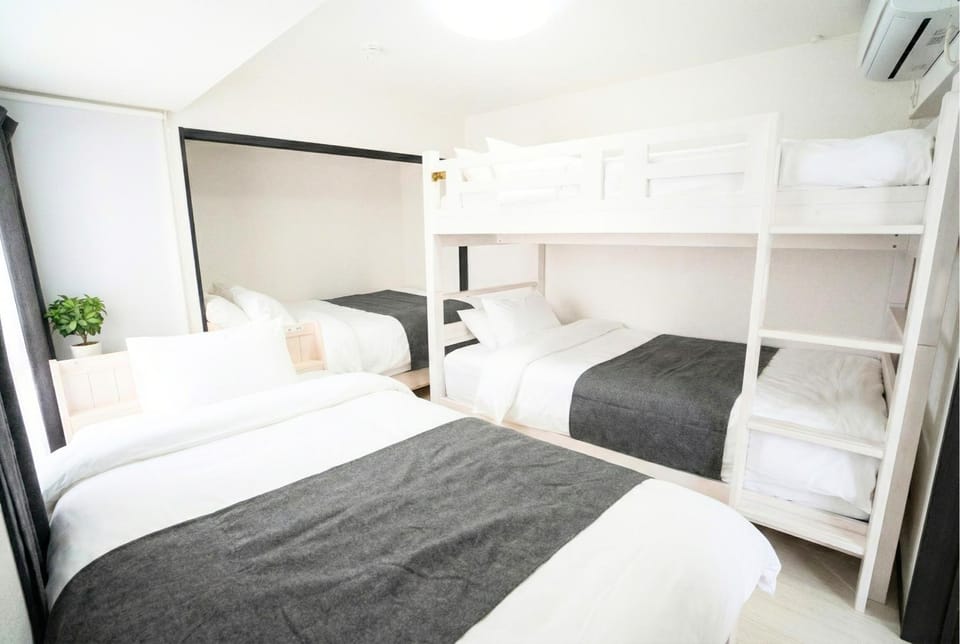 Bed, Photo of the whole room, Bedroom, bunk bed, air conditioner