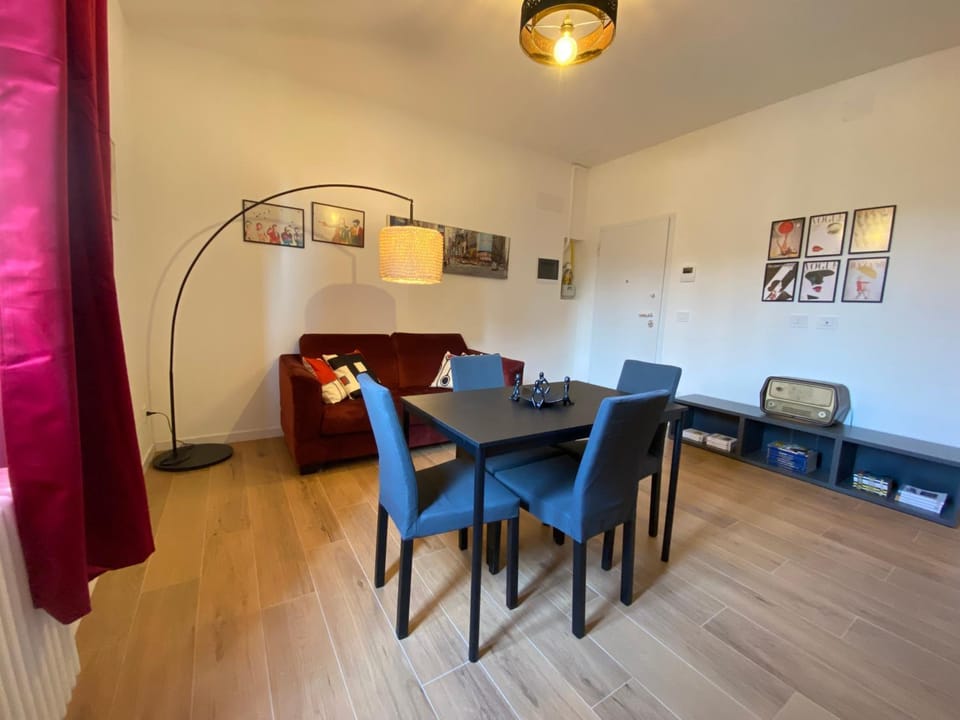 Communal lounge/ TV room, Living room, Seating area, Dining area
